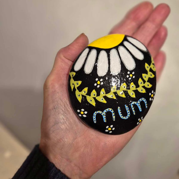 Hand painted Mum pebble rock with daisy design