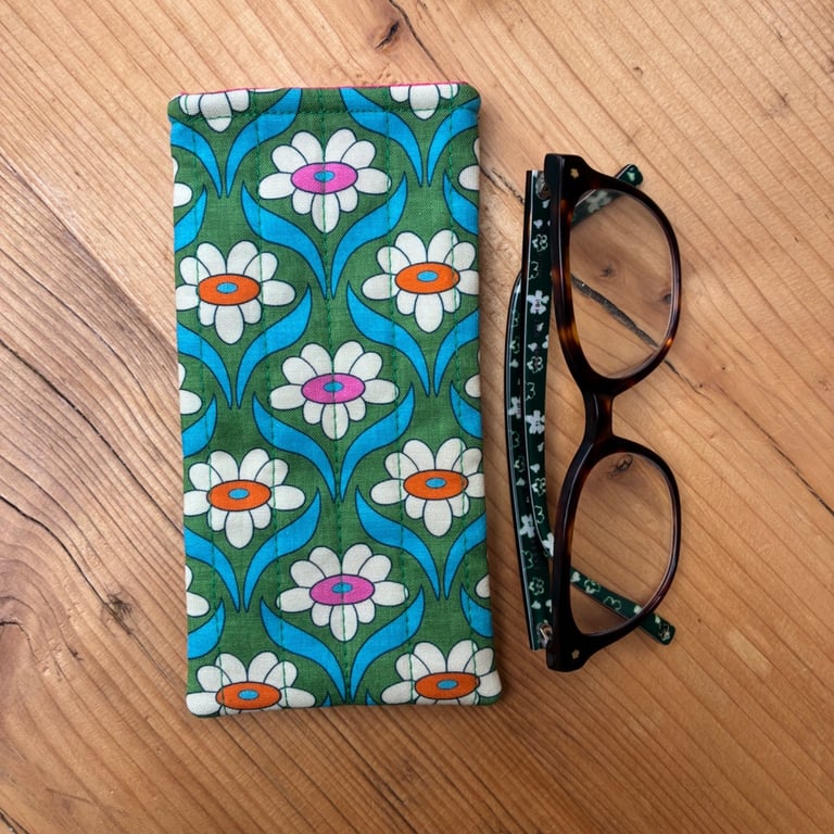 Retro Flower Print Quilted Fabric Glasses Case
