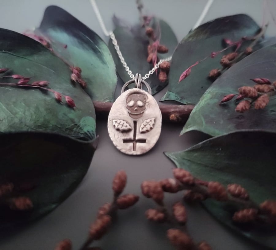 Festive Holly Leaf goth Skull and Cross Silver Pendant