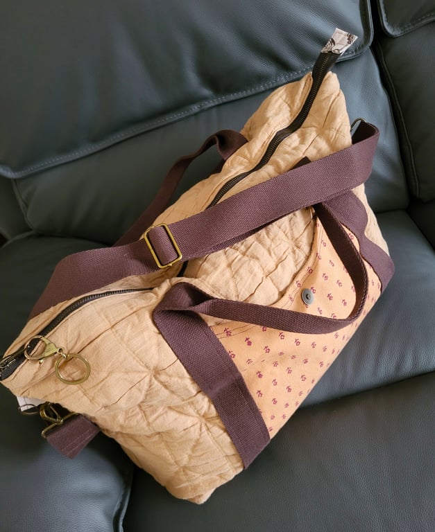 Handmade Oxbow Overnight Tote – Quilted Jacquard in Neutral Beige