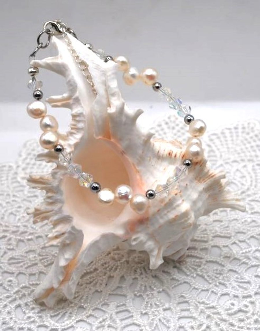Freshwater Pearls and Rhinestone Crystal Bead Bracelet. Free UK Postage