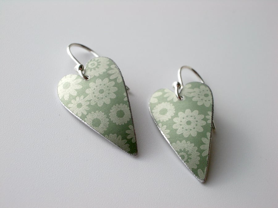 Heart earrings in green with flower print