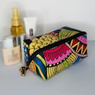 Pouch that opens to a tray. For Makeup, Pens & Pencils or more. Medium Size