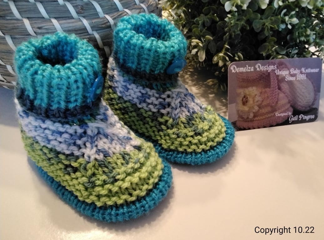 Designer Baby Boys Hand Knitted Booties  0-3  months size 