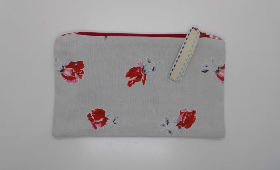 CLEARANCE Zipped make up blue and red floral