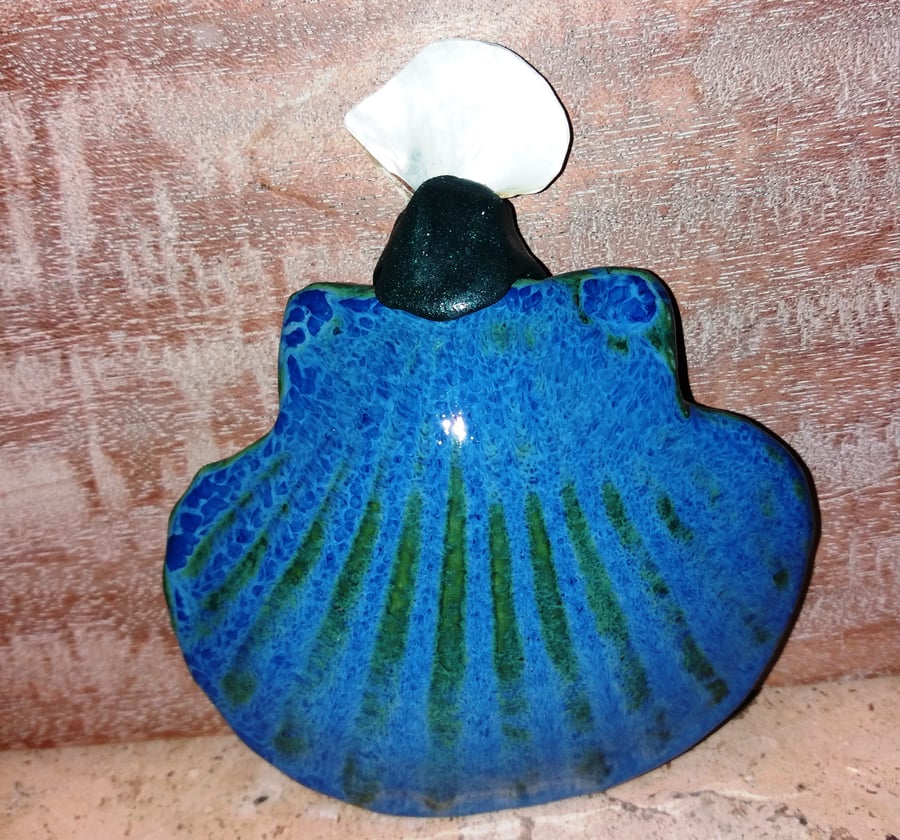  Delicious ceramic keepsake containers  with shell or stone stoppers