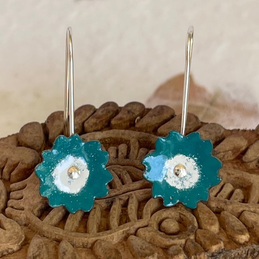 Fun Flower enamel earrings Teal and White