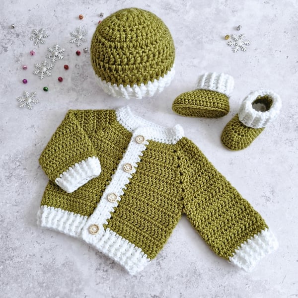 Handmade Green & White Crochet Christmas Baby Set – Newborn