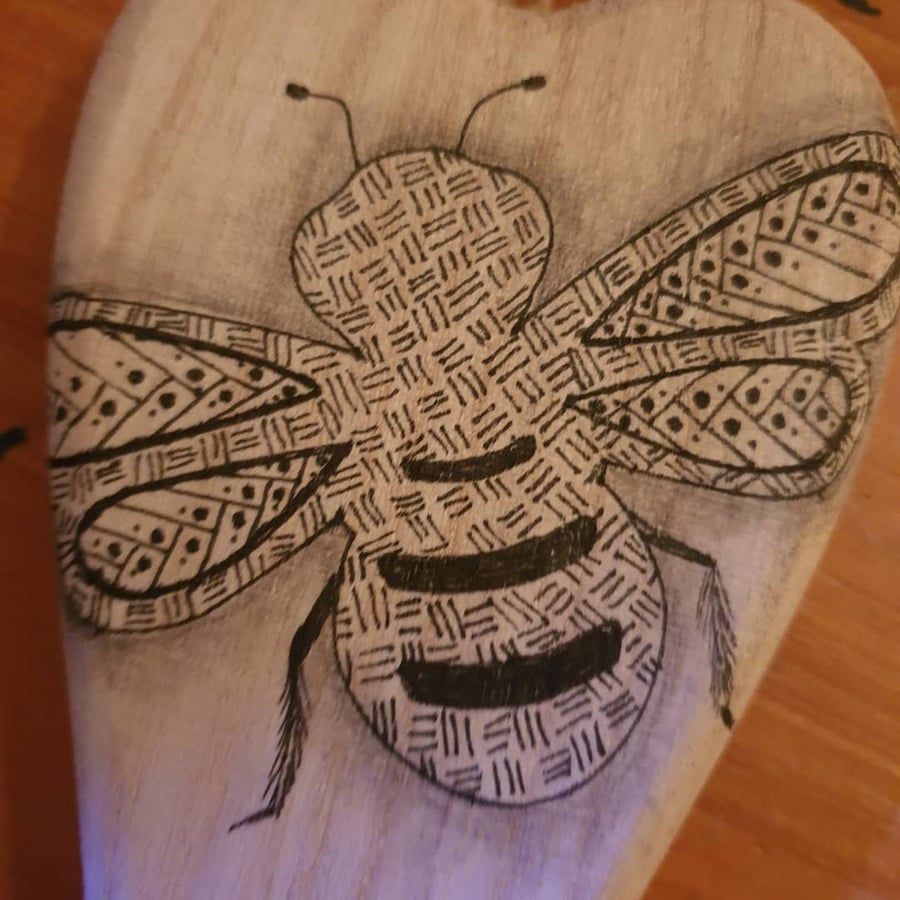 Bee chucky wooden heart 