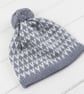 PERFECTLY IMPERFECT Arrow pom pom hat - seal and white