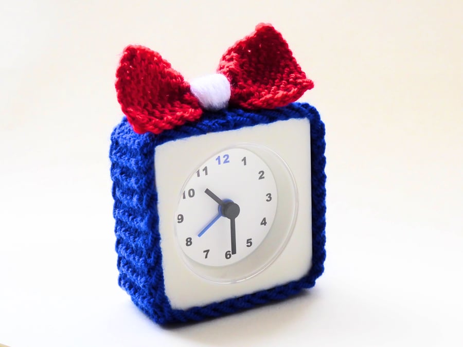 alarm clock cosy, knitted alarm clock cozy cover