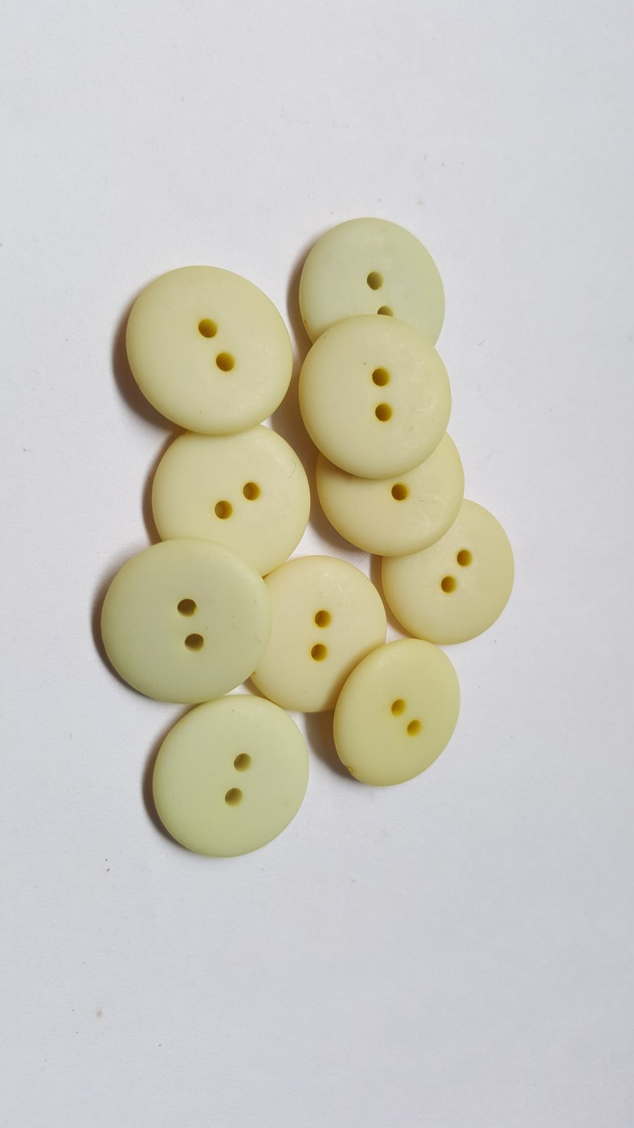 10 x 2-Hole Resin Buttons - Matte - Round - 18mm - Pale Yellow 