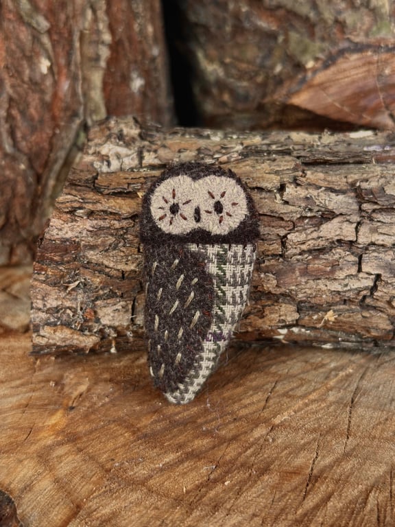 Tawny Owl - embroidered wool brooch