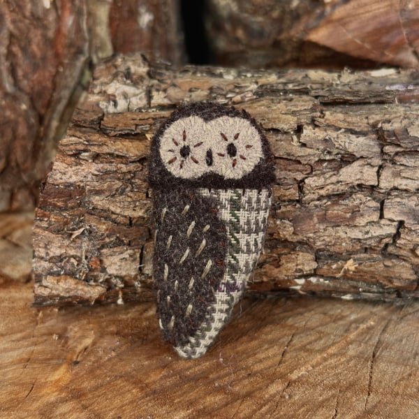 Tawny Owl - embroidered wool brooch