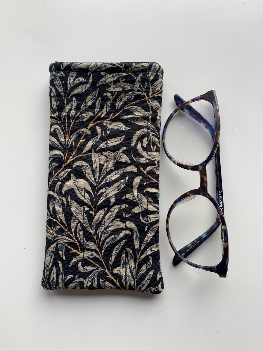 William Morris Willow Bough Print Quilted Fabric Glasses Case