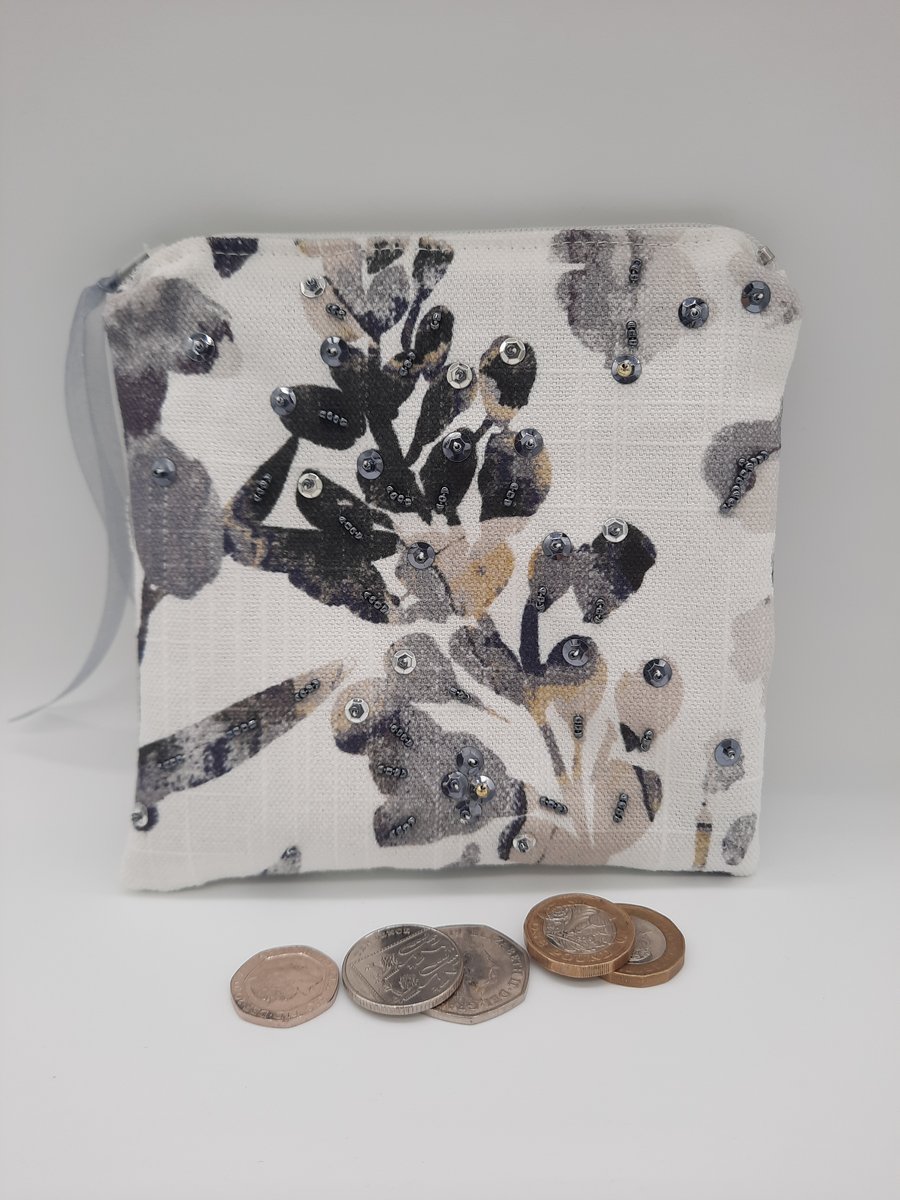 Coin purse - white foliage beading, free UK delivery.  