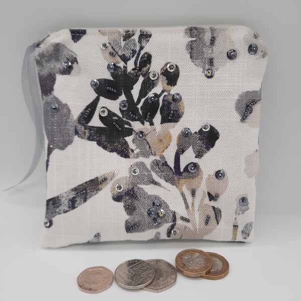 Coin purse - white foliage beading, free UK delivery.  