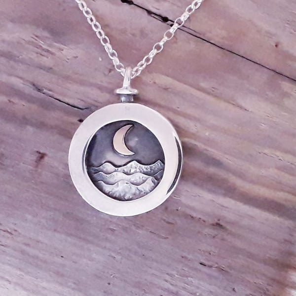 Moonlit seas Pendant with 9 ct moon "mini"