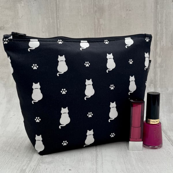 Makeup bags white cats
