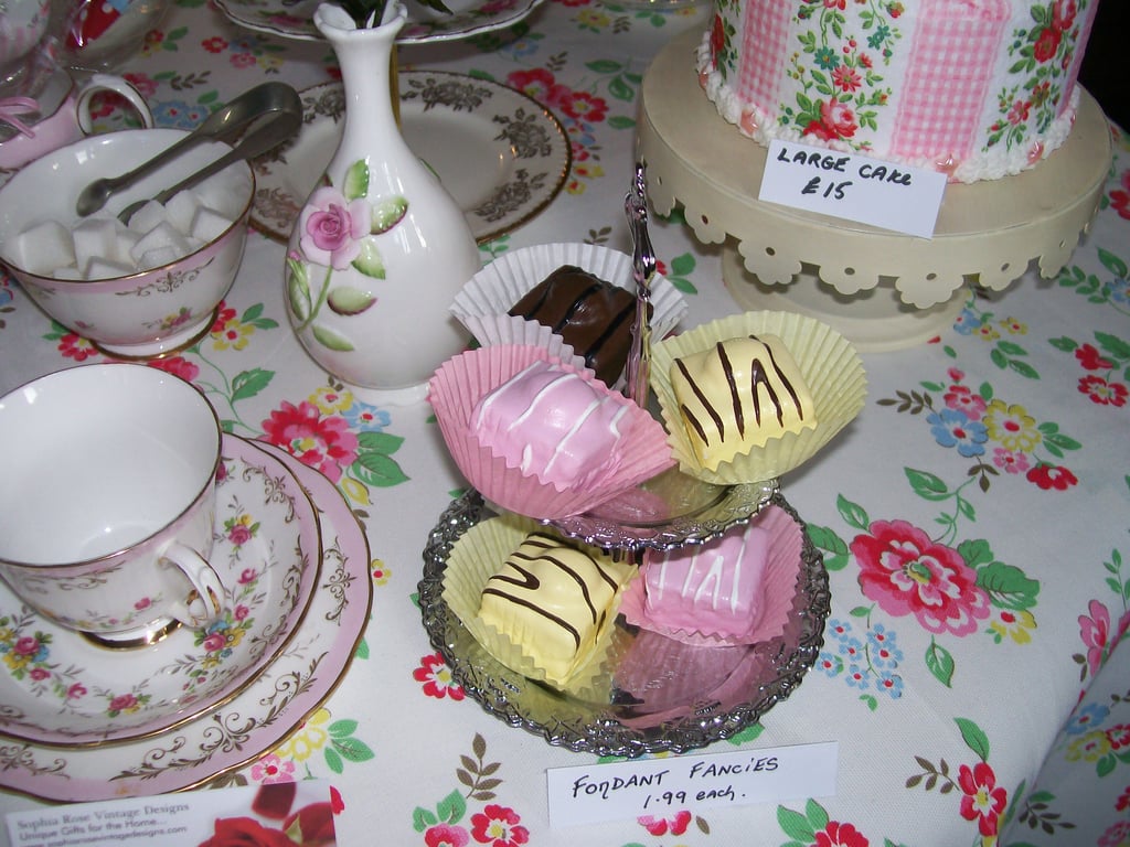 Sweet Everlasting Fondant Fancies Fake Cakes for China Cake Stand Displays
