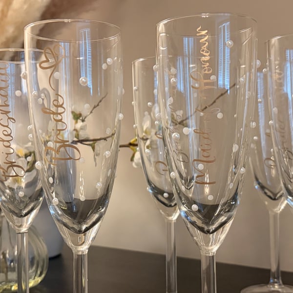 Set of 6 Personalised Pearl Champagne Flutes - Bride & Bridesmaid Hen Party Gift