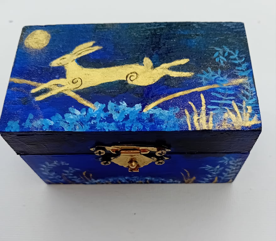 Golden hare trinket box