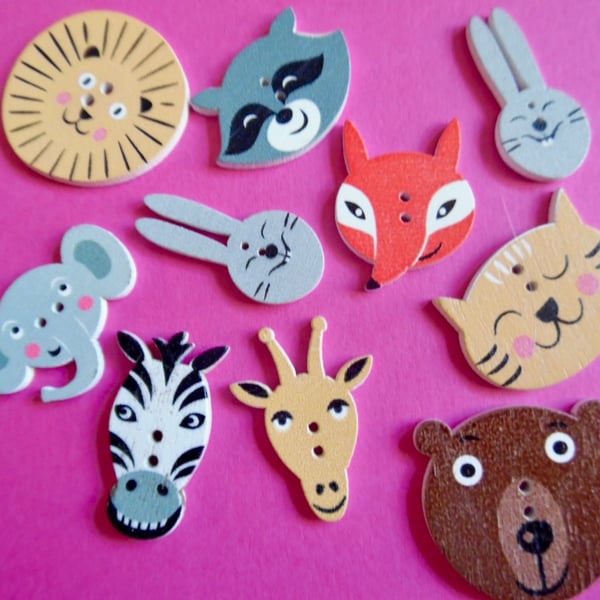 10 x Animal head Shape Wood Patterned Buttons  2 holes