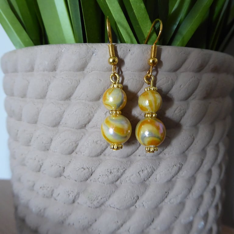 MUSTARD COLOUR MARBLED PEARL GOLD PLATED HOOK DANGLE EARRINGS  4cm DROP