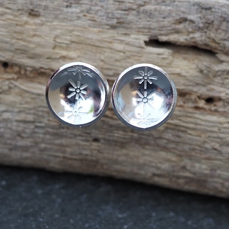 Studs, Sterling Silver Round Disc Stud Earrings, Star Burst Design. 