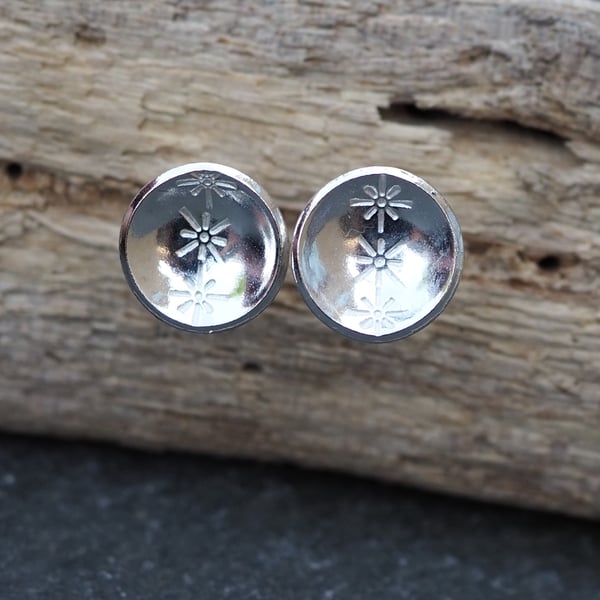 Studs, Sterling Silver Round Disc Stud Earrings, Star Burst Design. 