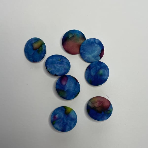 Set of 8 hand covered buttons