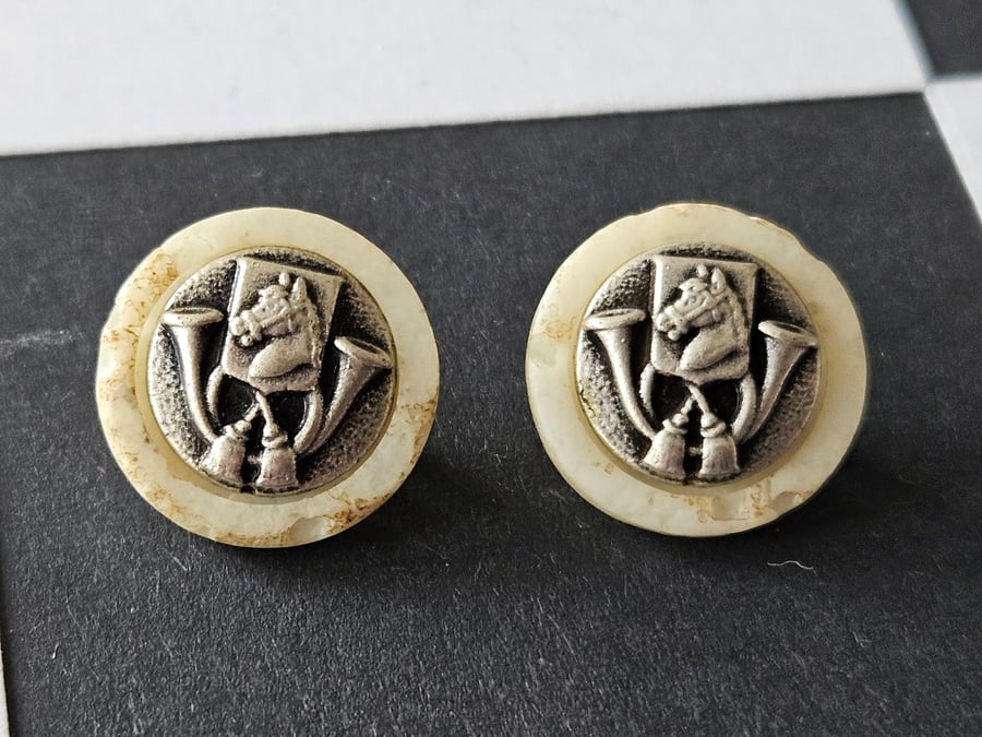 15mm 24L Antique Silver and Polyester Pearl buttons HORSE and TRUMPET