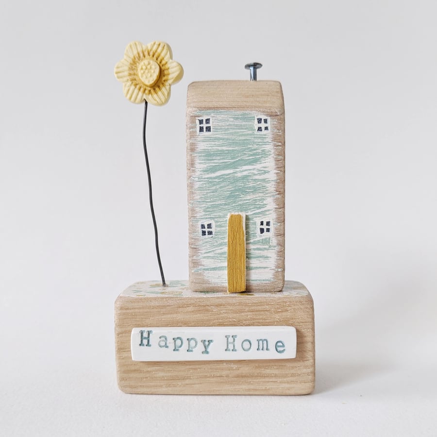 Little House with Clay Flower 'Happy Home'