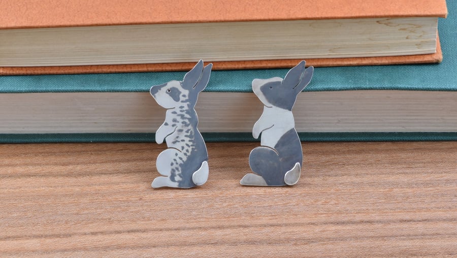 Rabbit brooch pin badge in sterling silver