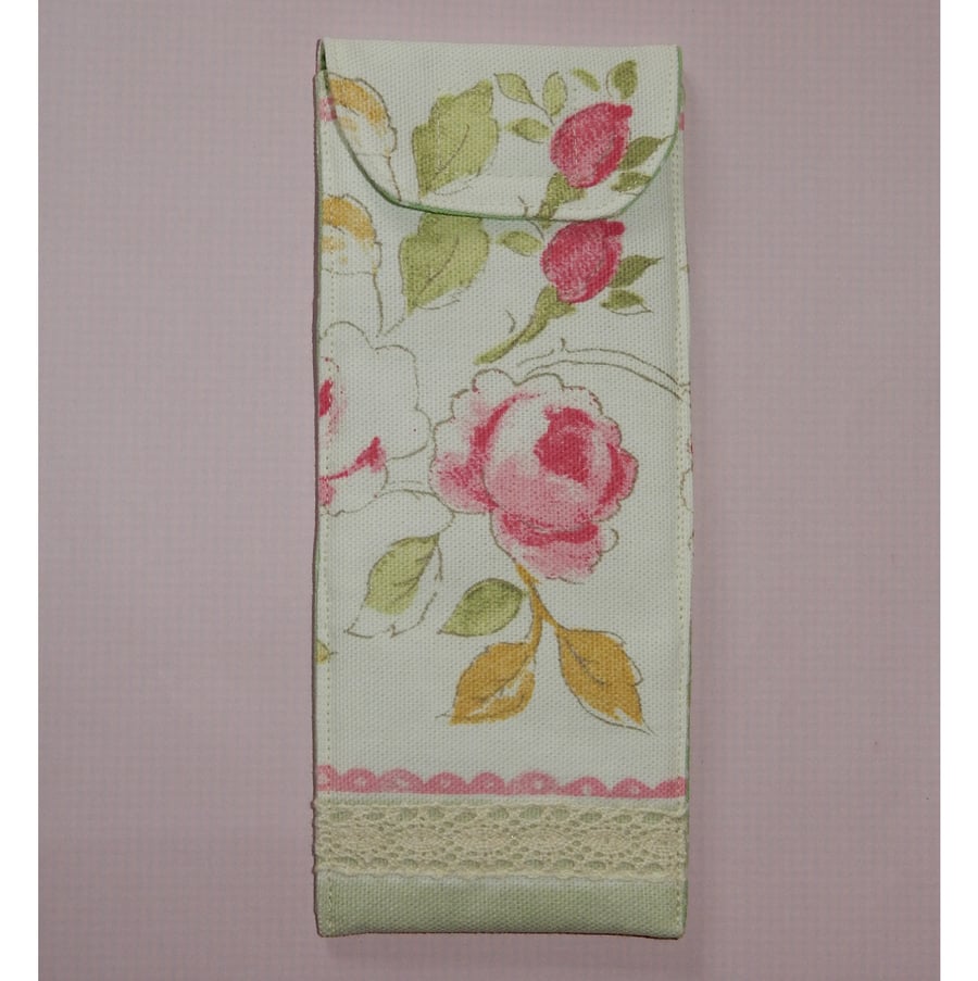 Glasses case - Floral and lace