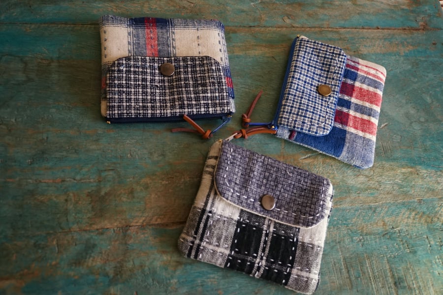 Square Fabric Wallet with Zipper, Handmade Vintage Fabric Purse (Black & Blue)