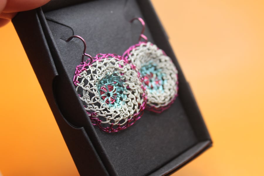 White domes earrings 