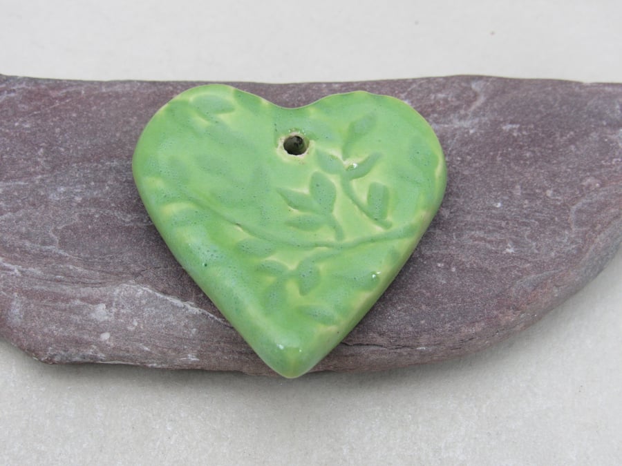 Medium Apple Green Leaf Texture Heart Shaped Ceramic Pendant
