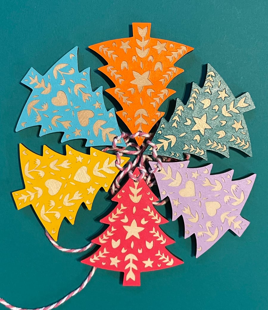 Folk-art style Christmas tree garland