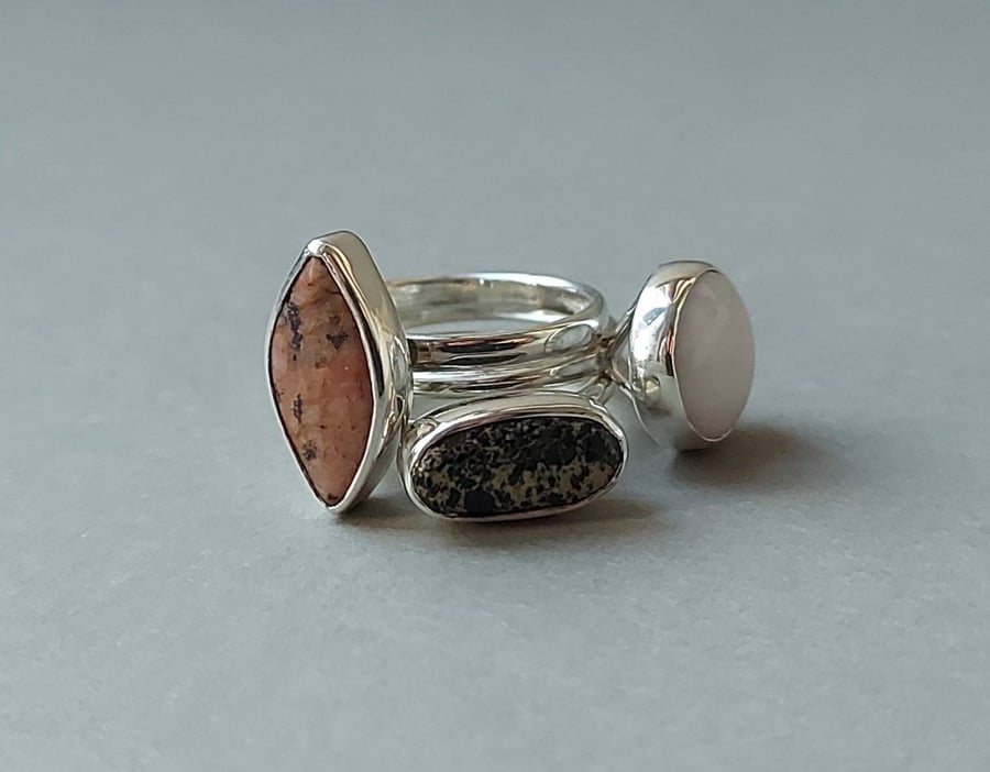 Set of 3 stacking rings with pebbles from Cornwall. Sterling silver rings 925.