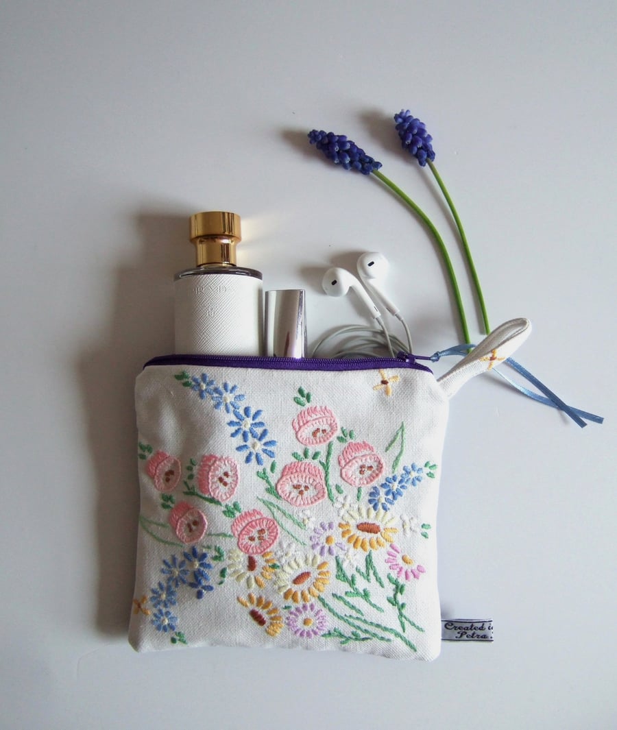 Vintage embroidery purse or make up bag with fox gloves