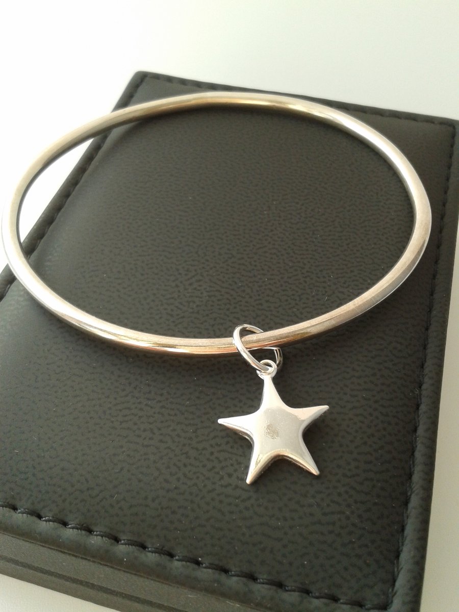 "You're a star!" Solid Silver bangle with star charm
