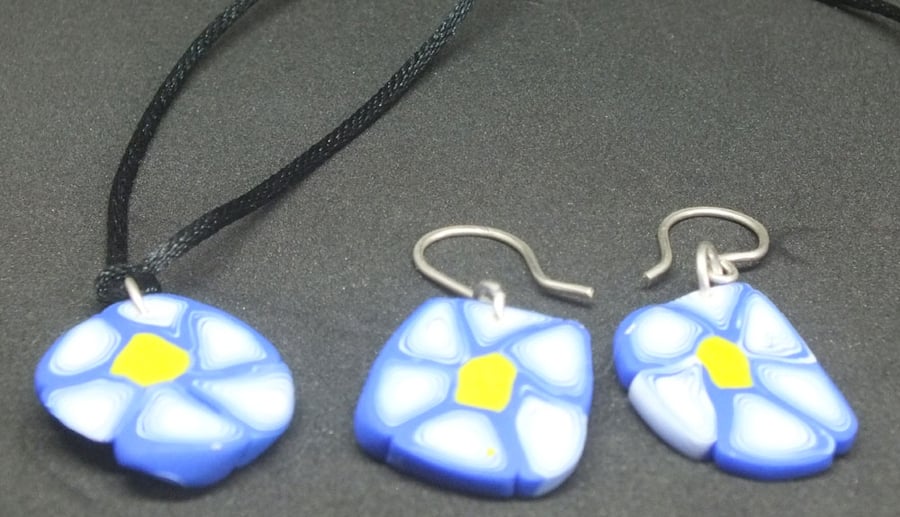 Milliflori blue flower earring and necklace set
