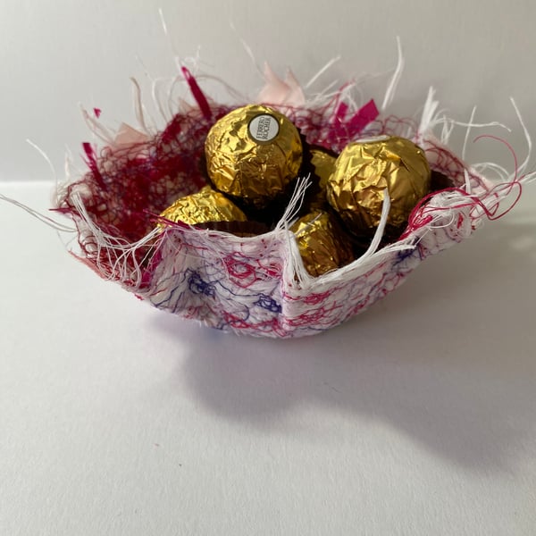 Decorative Machine freestyle embroidery bonbon dish 