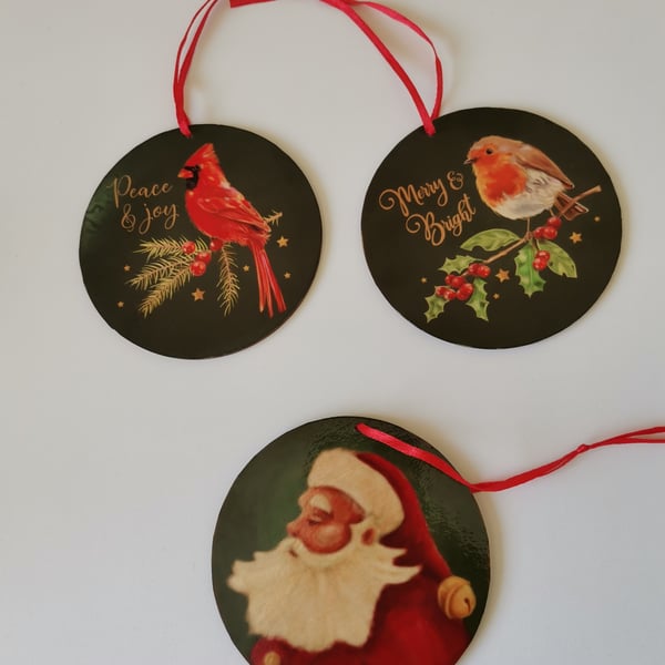10cm x 10cm Wooden Hanging Christmas Decoration, Robin, Santa