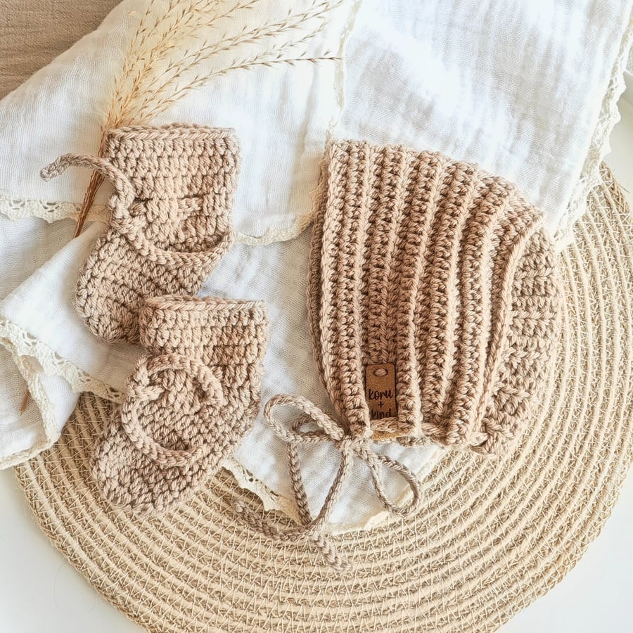 Gift Set Newborn Bonnet and Socks 100% Merino Wool