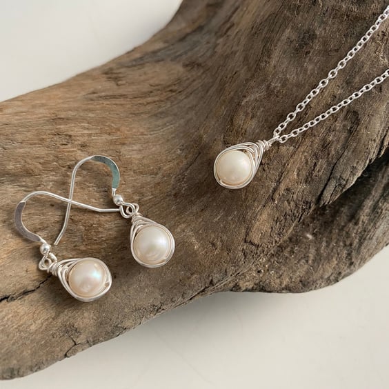 Freshwater Pearl drop earrings and necklace set