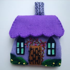 Pretty Felt Cottage Needle Case