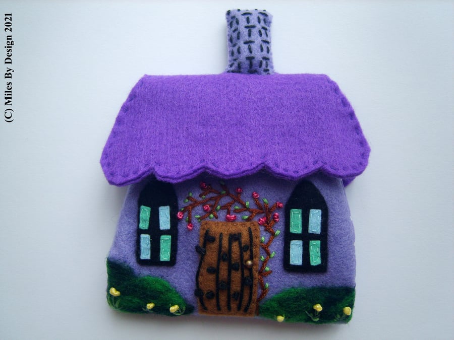 Pretty Felt Cottage Needle Case