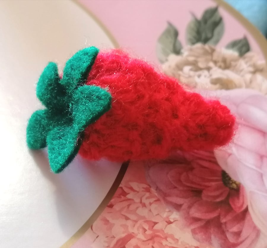Strawberry Character Brooch 